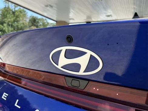 Used 2024 Hyundai Elantra SEL w/ Convenience Package image 18