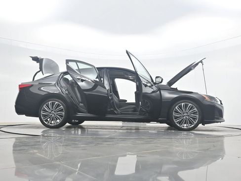 Used 2023 Nissan Altima 2.5 SL FWD image 43