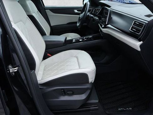 Used 2024 Volkswagen Atlas Cross Sport SEL Premium R-Line AWD/4WD image 26