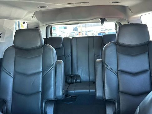 Used 2015 Cadillac Escalade Luxury image 5