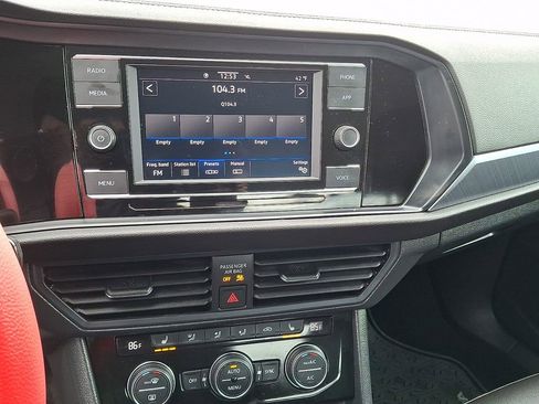 Used 2023 Volkswagen Jetta SE w/ Black Wheel Package image 3