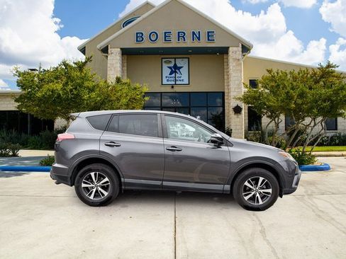 Used 2018 Toyota RAV4 XLE image 6