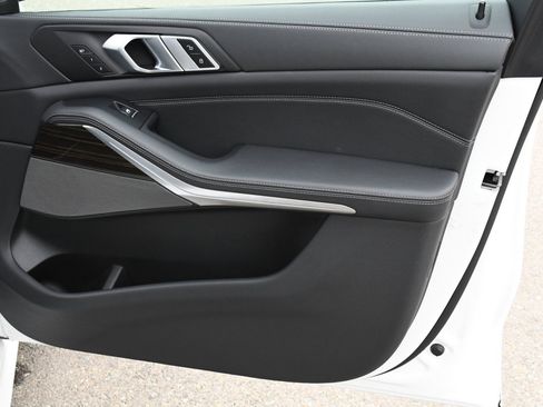 Used 2020 BMW X5 M50i w/ Executive Package image 19