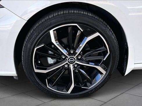 Used 2024 Nissan Altima 2.5 SR w/ SR Premium Package image 11