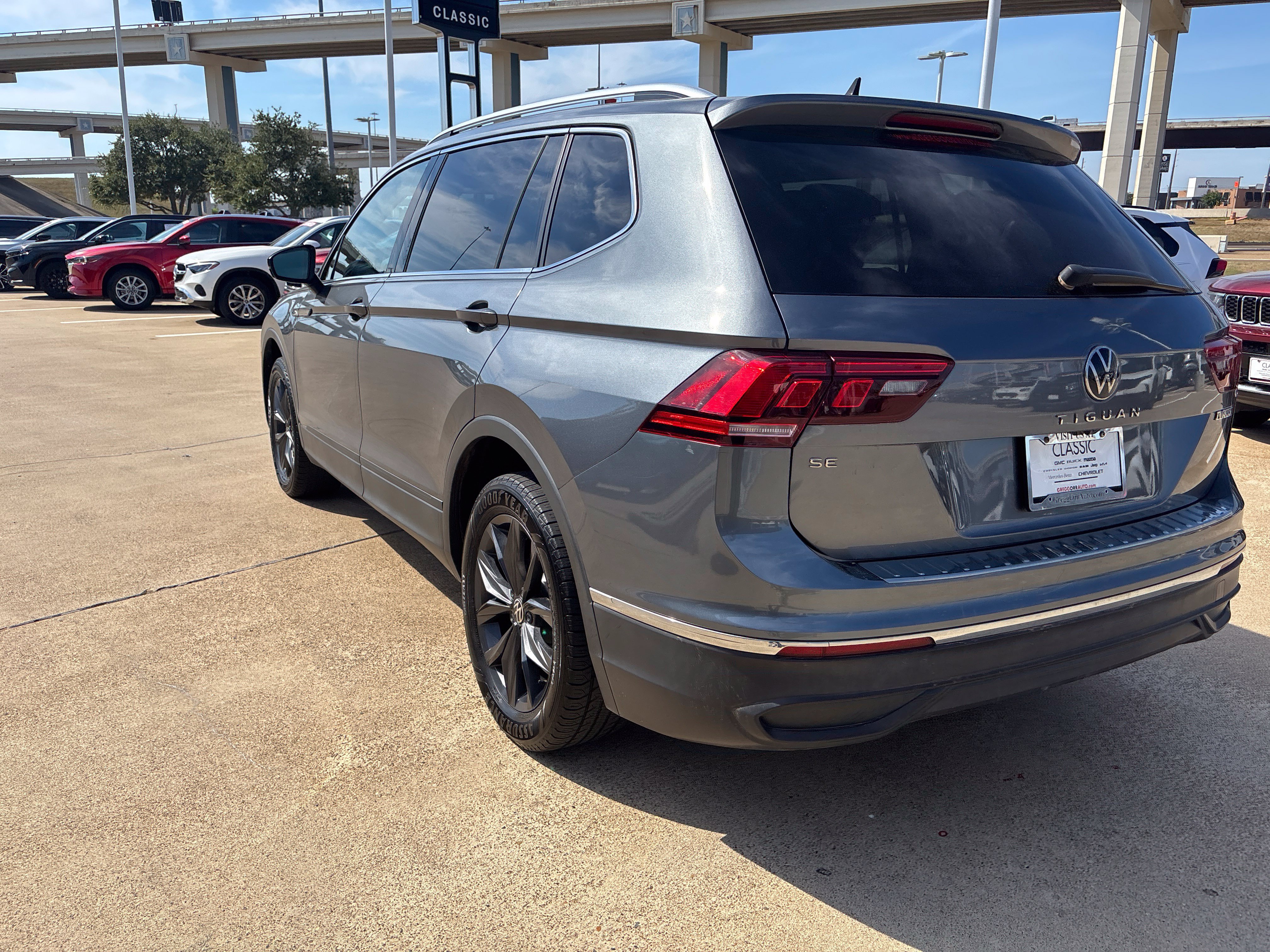 Used 2023 Volkswagen Tiguan SE FWD image 6