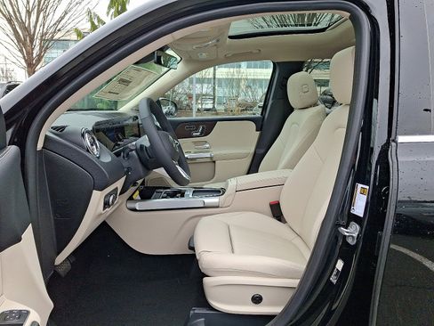New 2026 Mercedes-Benz GLB 250 4MATIC image 11