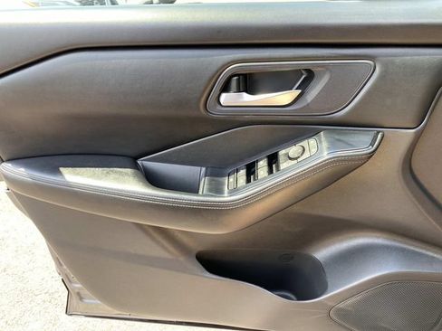 Used 2024 Nissan Rogue SV FWD image 21