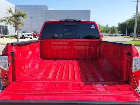 Used 2021 Nissan Titan SV w/ SV Convenience Package RWD image 11