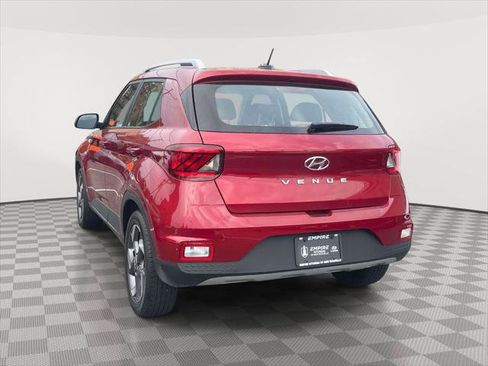 Certified 2024 Hyundai Venue SEL FWD image 5