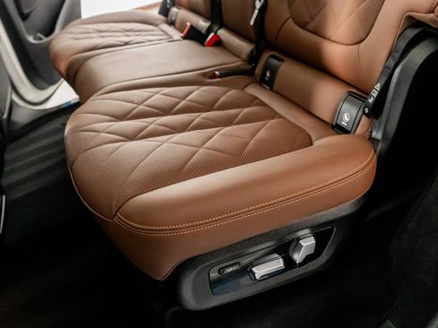 Used 2025 BMW X7 xDrive40i w/ M Sport Package image 27