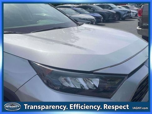 Used 2022 Toyota RAV4 LE AWD/4WD image 9