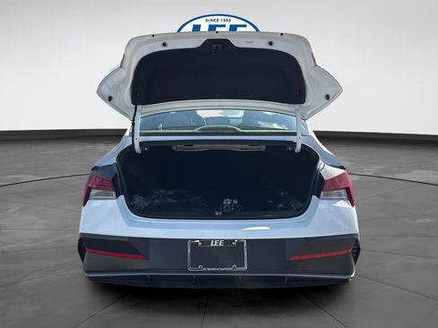 New 2026 Hyundai Elantra SEL Sport FWD image 17