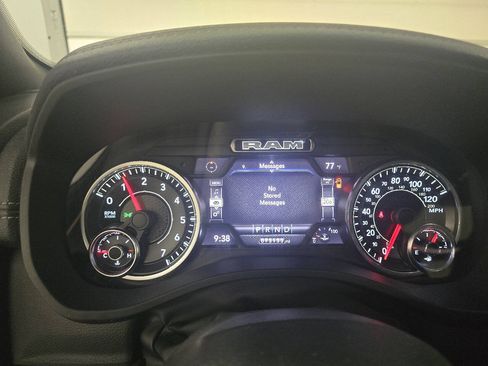 Used 2023 RAM 1500 Laramie AWD/4WD image 13