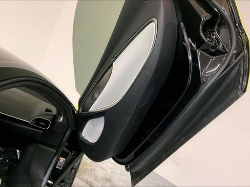 Used 2023 McLaren Artura image 26