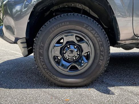 Used 2022 Toyota Tacoma SR w/ SR Convenience Package RWD image 33