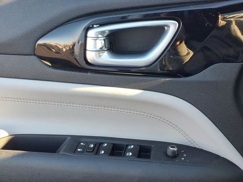 Used 2024 Jeep Compass Limited image 23