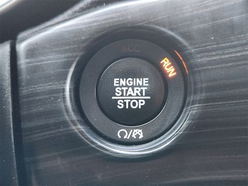 Used 2020 Jeep Grand Cherokee Laredo image 22