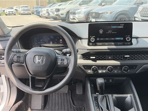 Certified 2025 Honda Accord SE image 18