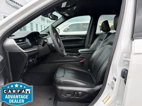 Used 2024 Jeep Grand Cherokee Limited w/ Black Appearance Package AWD/4WD image 8