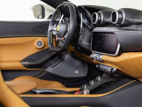 Used 2019 Ferrari Portofino image 38