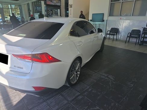 Used 2017 Lexus IS 200t image 6