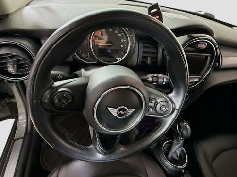 Used 2016 MINI Cooper 4-Door Hardtop image 5