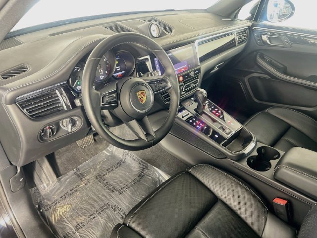 Used 2024 Porsche Macan AWD/4WD image 11