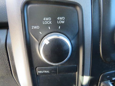 Used 2017 RAM 2500 Tradesman w/ Chrome Appearance Group image 16