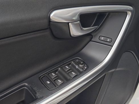 Used 2016 Volvo V60 T5 Cross Country w/ Convenience Package image 33