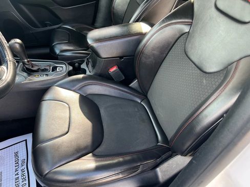 Used 2020 Jeep Cherokee Trailhawk w/ Cold Weather Group image 15