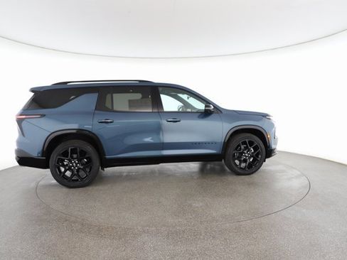 Used 2025 Chevrolet Traverse RS image 21