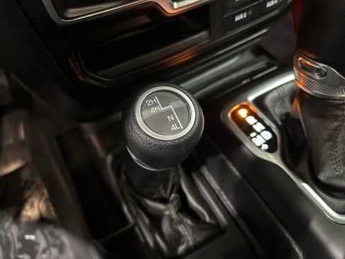 Used 2021 Jeep Gladiator Willys image 21