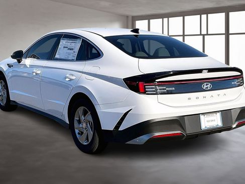 New 2026 Hyundai Sonata SE FWD image 3
