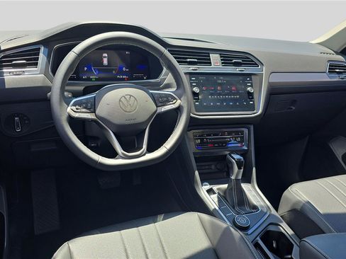 Used 2023 Volkswagen Tiguan SE w/ Panoramic Sunroof Package AWD/4WD image 20