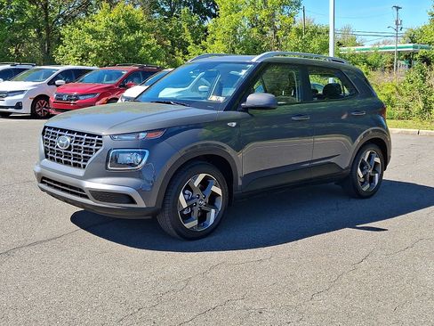 Used 2024 Hyundai Venue SEL FWD image 3
