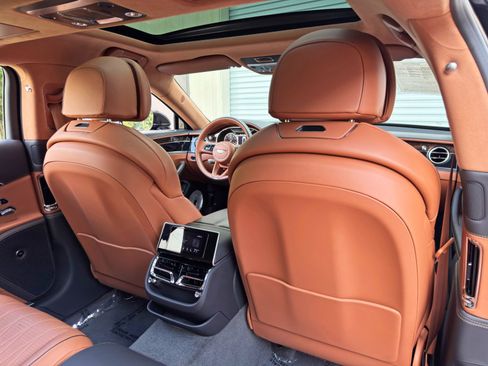 Used 2023 Bentley Flying Spur Azure AWD/4WD image 57