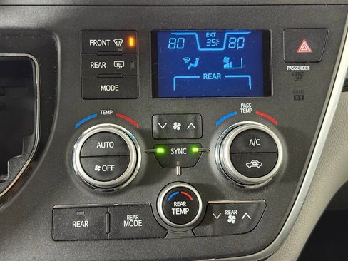 Used 2017 Toyota Sienna XLE image 16