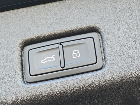 Certified 2025 Audi Q5 Premium w/ Convenience Package image 26