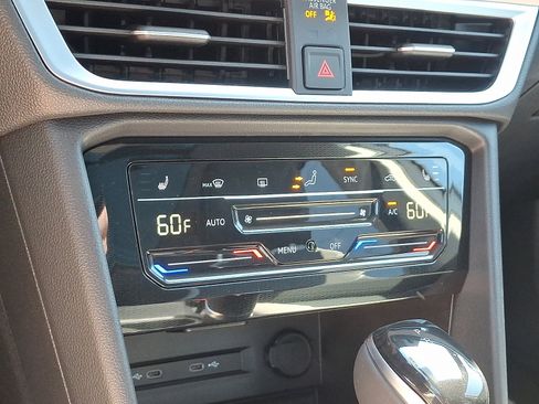 New 2025 Volkswagen Taos SE image 12