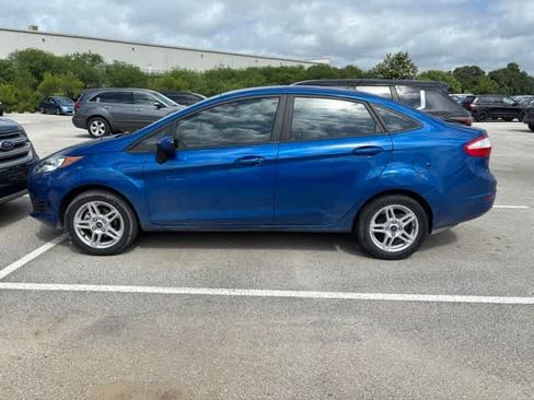 Used 2019 Ford Fiesta SE FWD image 2