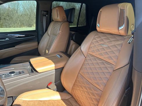 Used 2021 Cadillac Escalade Sport w/ Driver Assist Tech Package image 15