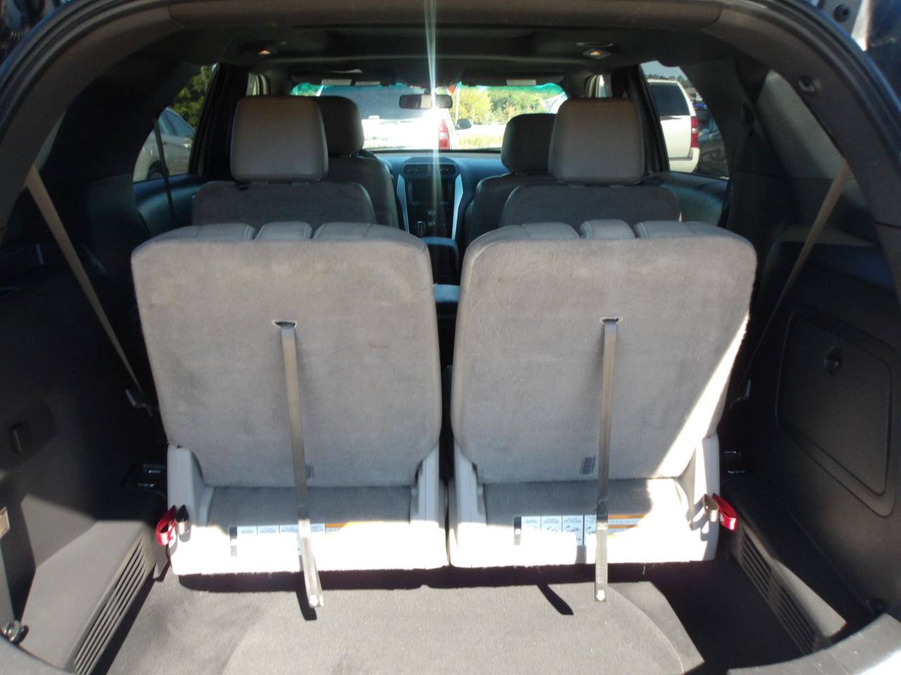 Used 2015 Ford Explorer XLT w/ Equipment Group 202A FWD image 13