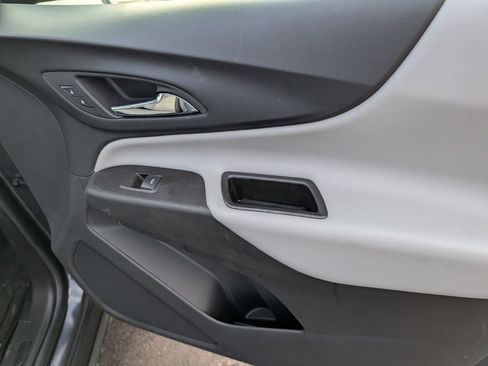 Used 2020 Chevrolet Equinox LS image 22
