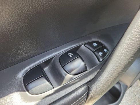 Used 2017 Nissan Rogue S FWD image 20