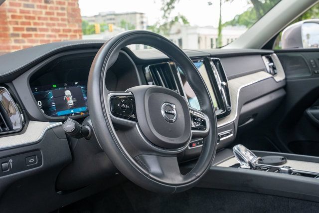 Used 2024 Volvo XC60 B5 Plus w/ Protection Package Premier AWD/4WD image 20