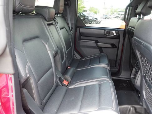 Used 2025 Ford Bronco Badlands AWD/4WD image 19