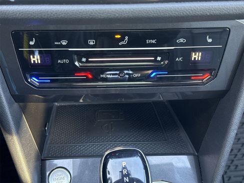 Used 2022 Volkswagen Tiguan SE R-Line image 17