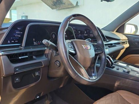 Certified 2022 Cadillac Escalade Premium Luxury RWD image 4
