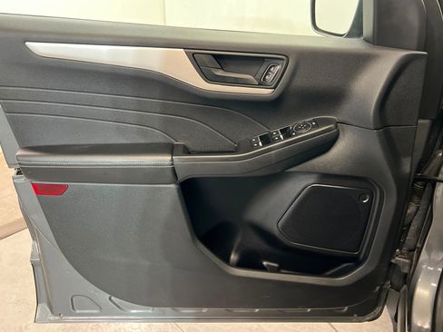 Used 2022 Ford Escape SE w/ Cold Weather Package image 15