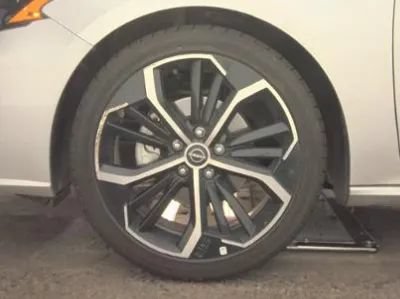 Used 2025 Nissan Altima 2.5 SR FWD image 9